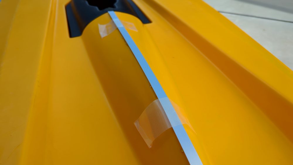 分割カヤックにアルミバーをつけて補強